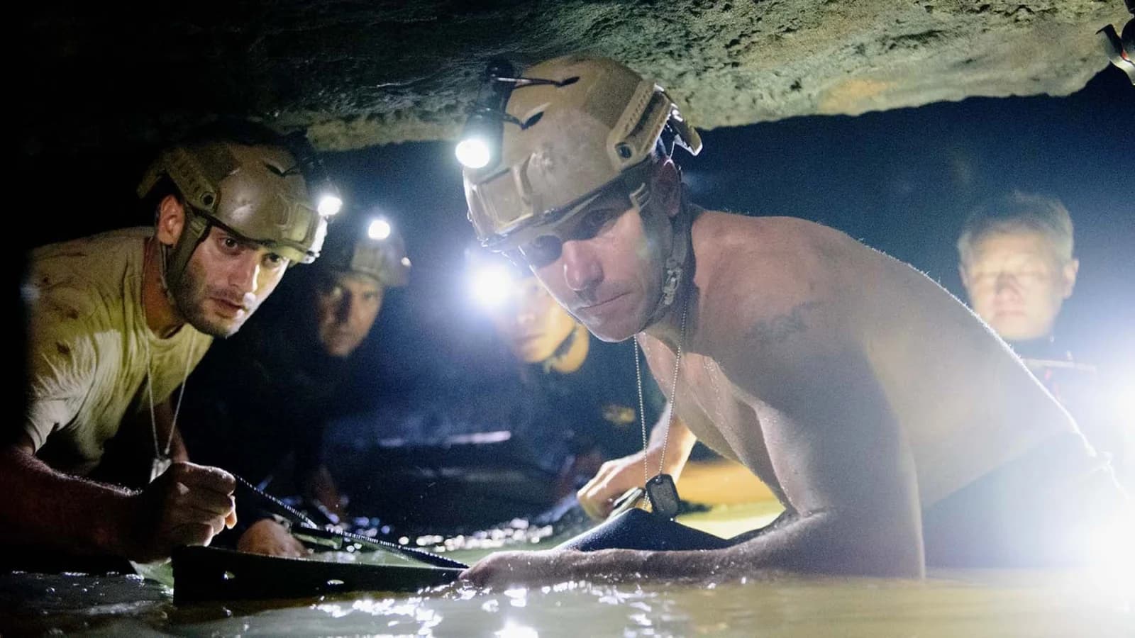 The Cave - Acqua alla gola
