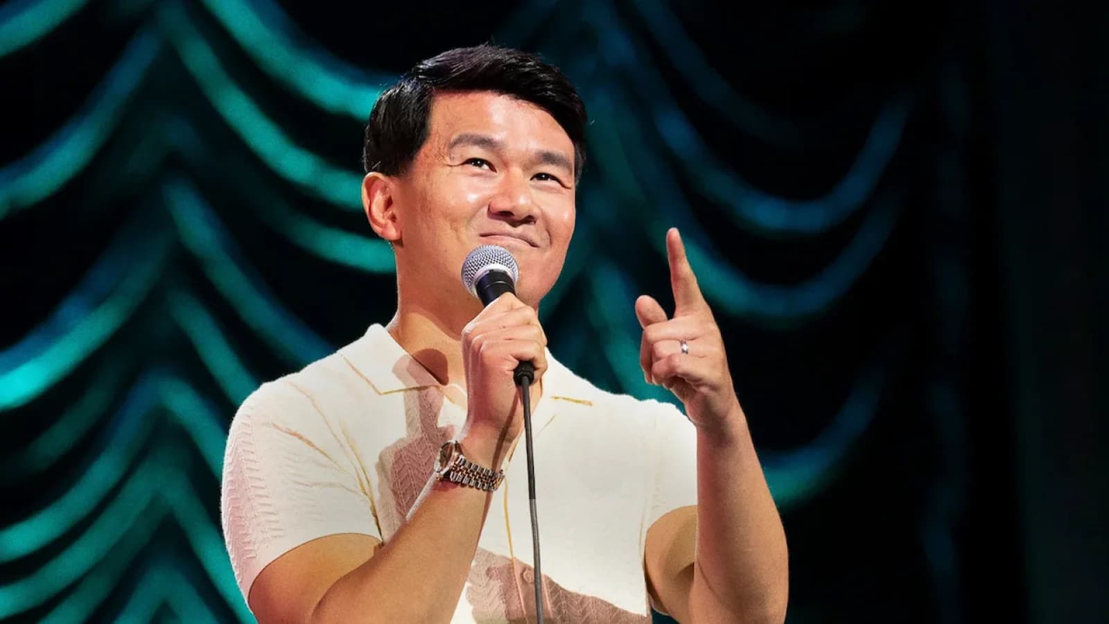 Ronny Chieng: Love to Hate It